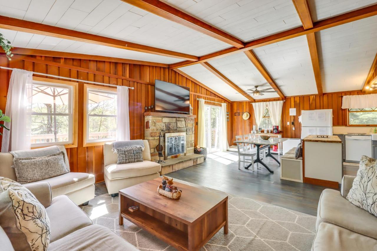 Lakefront Poconos Vacation Rental With Swim Dock! Long Pond Exterior foto
