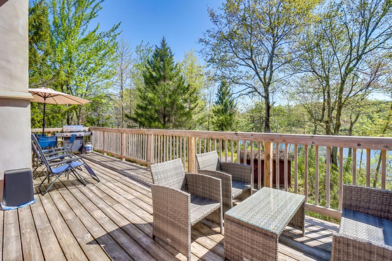 Lakefront Poconos Vacation Rental With Swim Dock! Long Pond Exterior foto